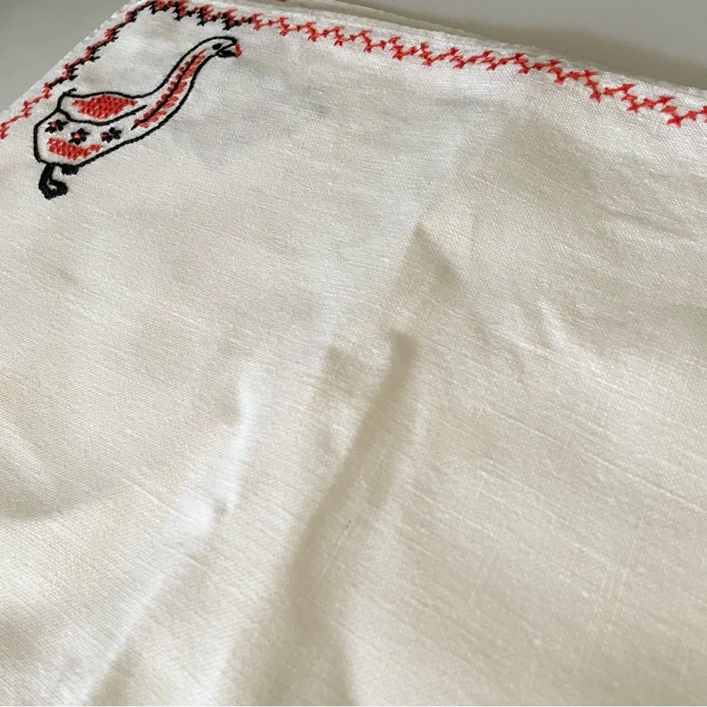 8 Piece SET - Vintage Embroidered Animal Themed Placemats & Napkins